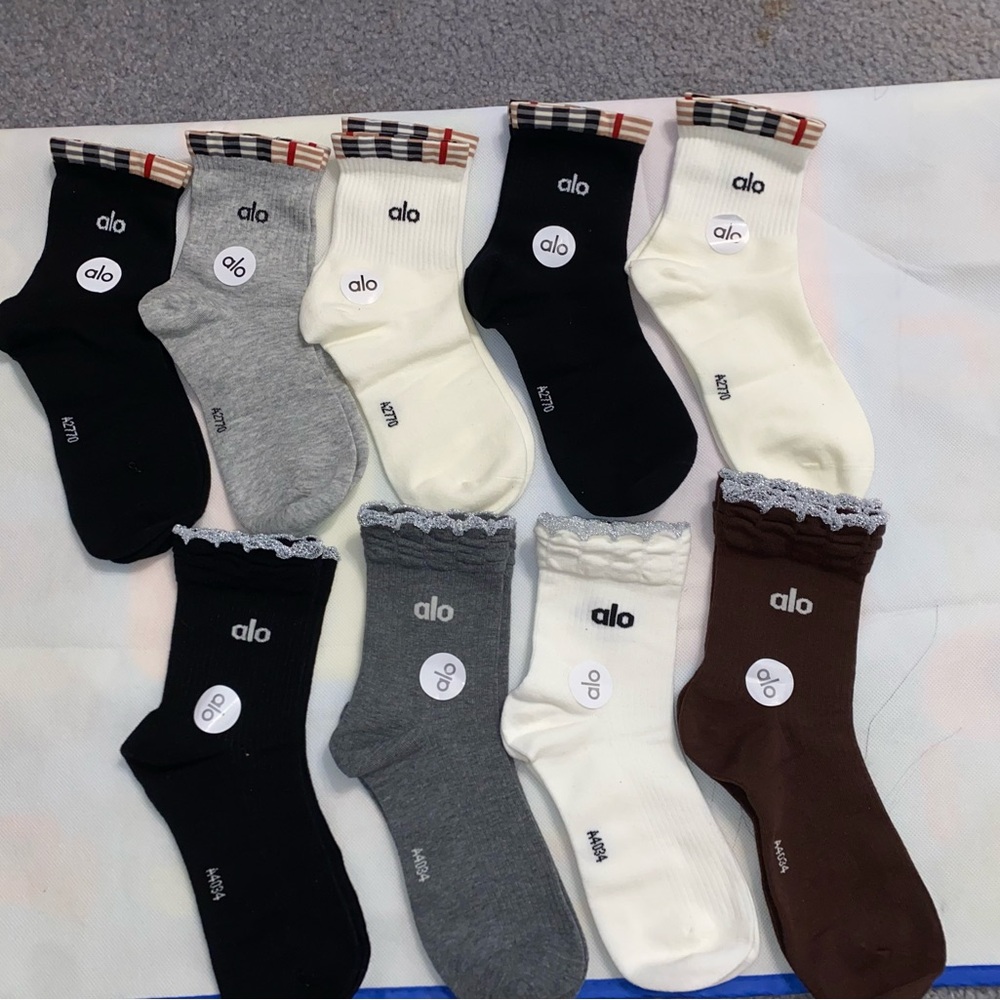 ALO Yoga Casual Socks - Black, Gray, White, Brown. 9 pairs
